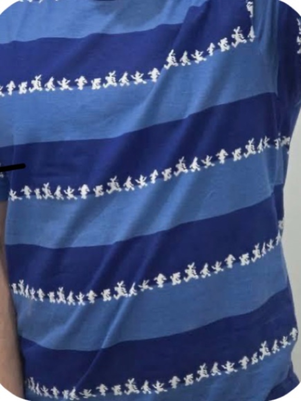 Disney Kids Navy and White Knit Shirt. Men’s small